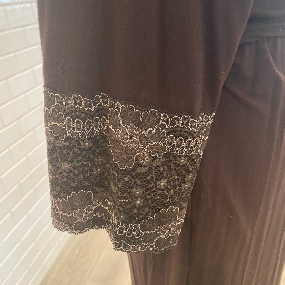 Robe - Picture 2 of 3